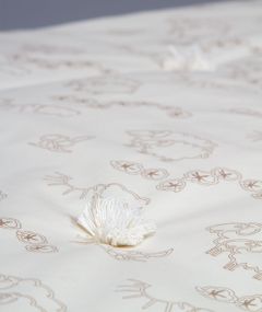 Couette en laine naturelle, parfaite pour une literie écologique et isolante.
