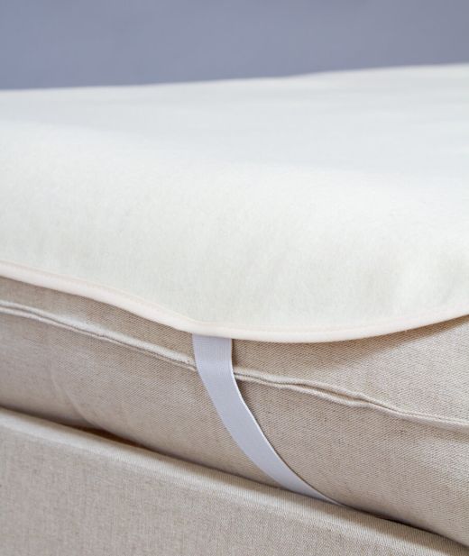 Protège-matelas en laine pour enfant, conçu pour un couchage naturel et sain.