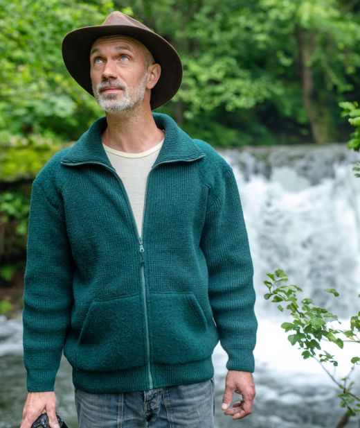 Veste camionneur pour homme en laine vert sapin, maille côtes perlées, fabrication artisanale française