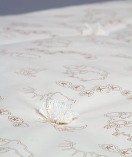 Couette en laine naturelle, parfaite pour une literie écologique et isolante.