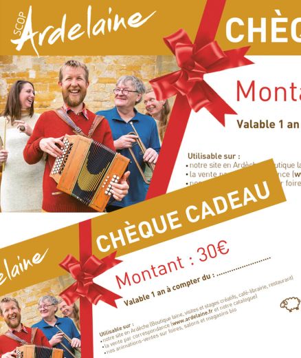 Illustration d’un chèque cadeau Ardelaine pour Noël ou anniversaire: cadeaux en laine et produits artisanaux