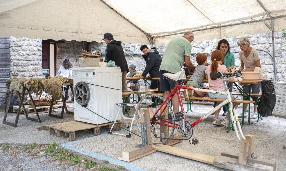 Atelier - Lavage de la laine illustration
